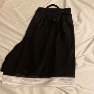 🍜🍜 NWOT basketball 🏀 shorts 🩳